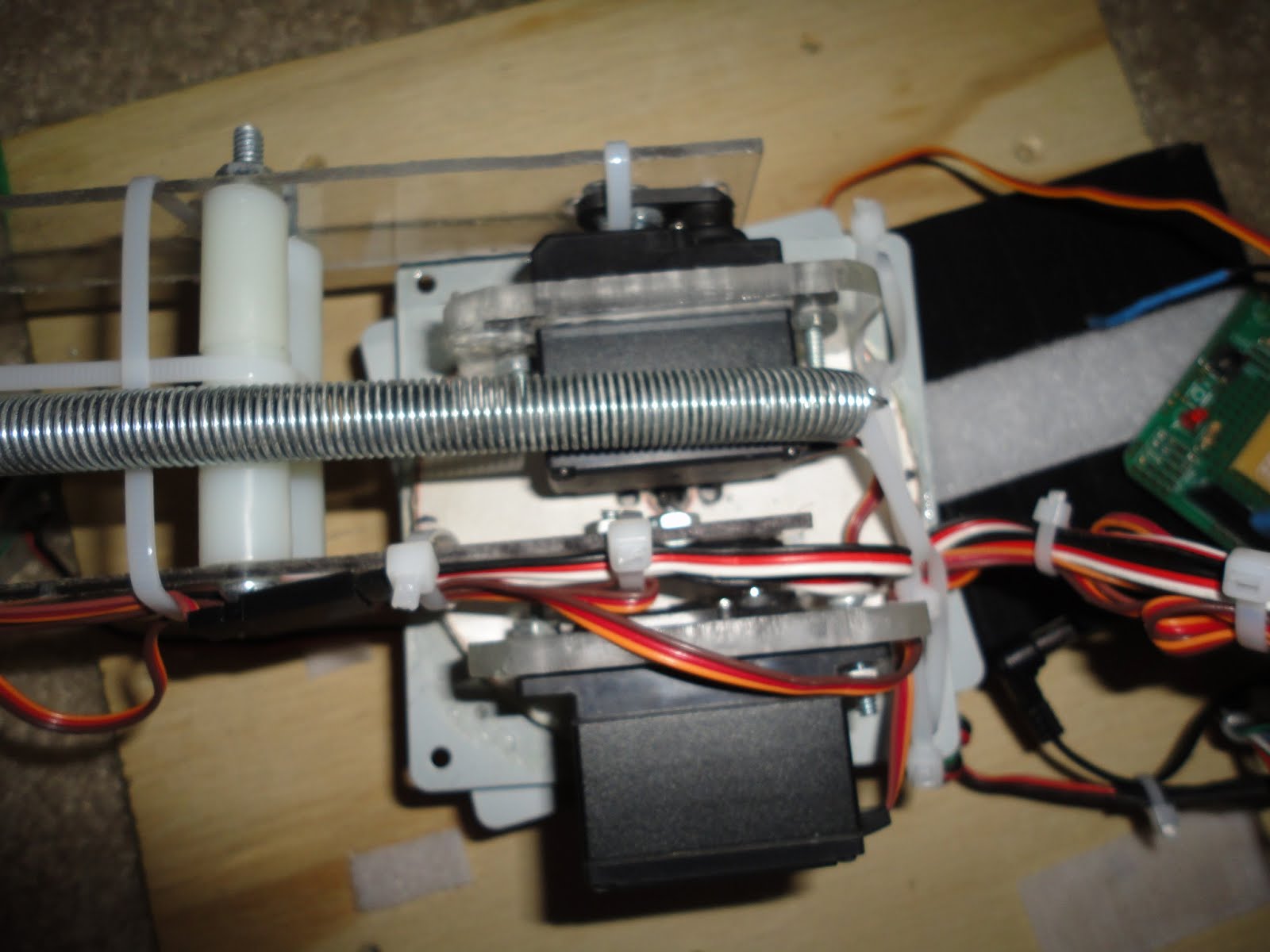 Lexan arm structure and servo mounting